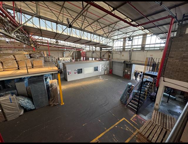 19,360M² WAREHOUSE FOR SALE IN STORMILL